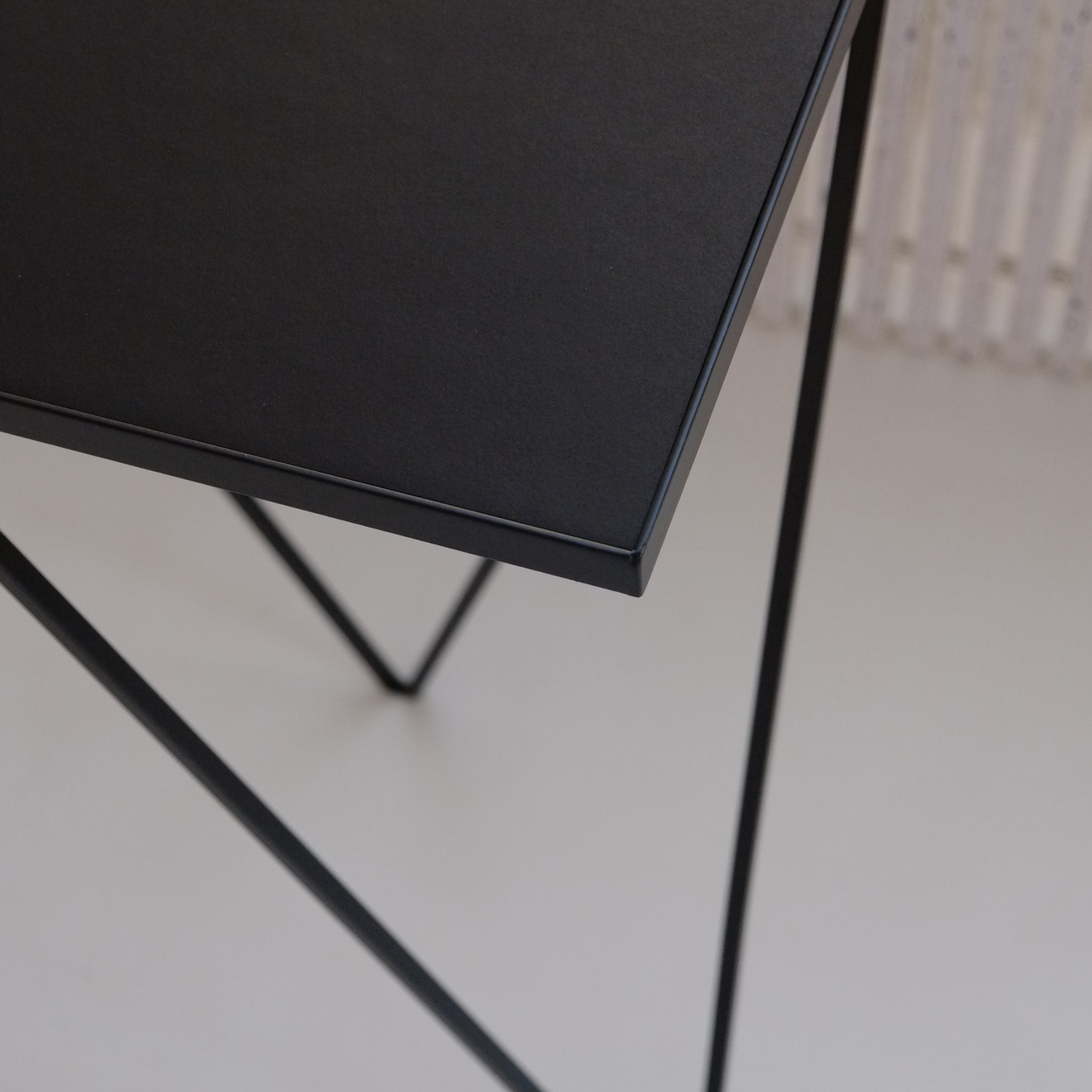 Giraffe Console Table - Linoleum Top